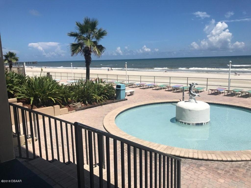 Апартаменты Ocean Breeze - Direct Ocean Front-Pool Is Open Дейтона-Бич Экстерьер фото