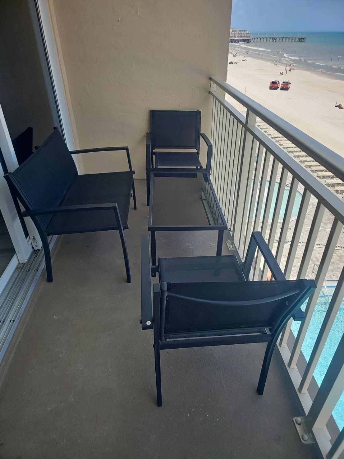 Апартаменты Ocean Breeze - Direct Ocean Front-Pool Is Open Дейтона-Бич Экстерьер фото
