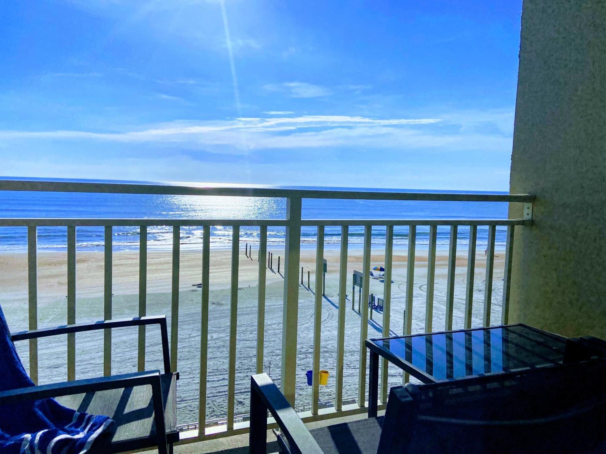 Апартаменты Ocean Breeze - Direct Ocean Front-Pool Is Open Дейтона-Бич Экстерьер фото